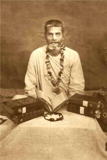 Bhakti Pragyan Keshav Maharaja
